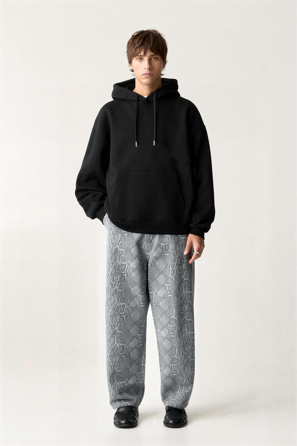 BLACK HEAVYWEIGHT OVERSIZED HOODIE