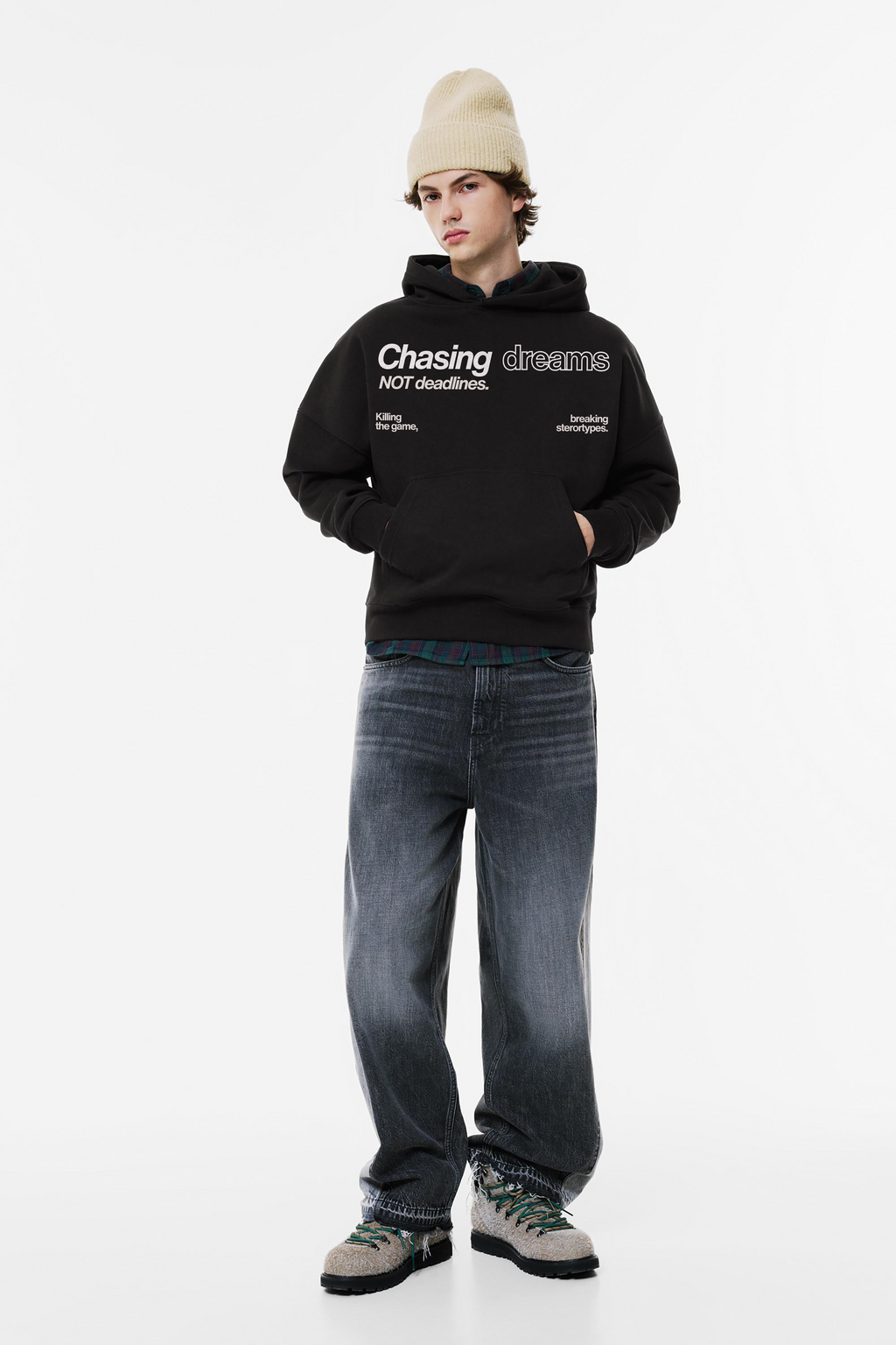 CHASING DREAMS OVERSIZED HOODIE
