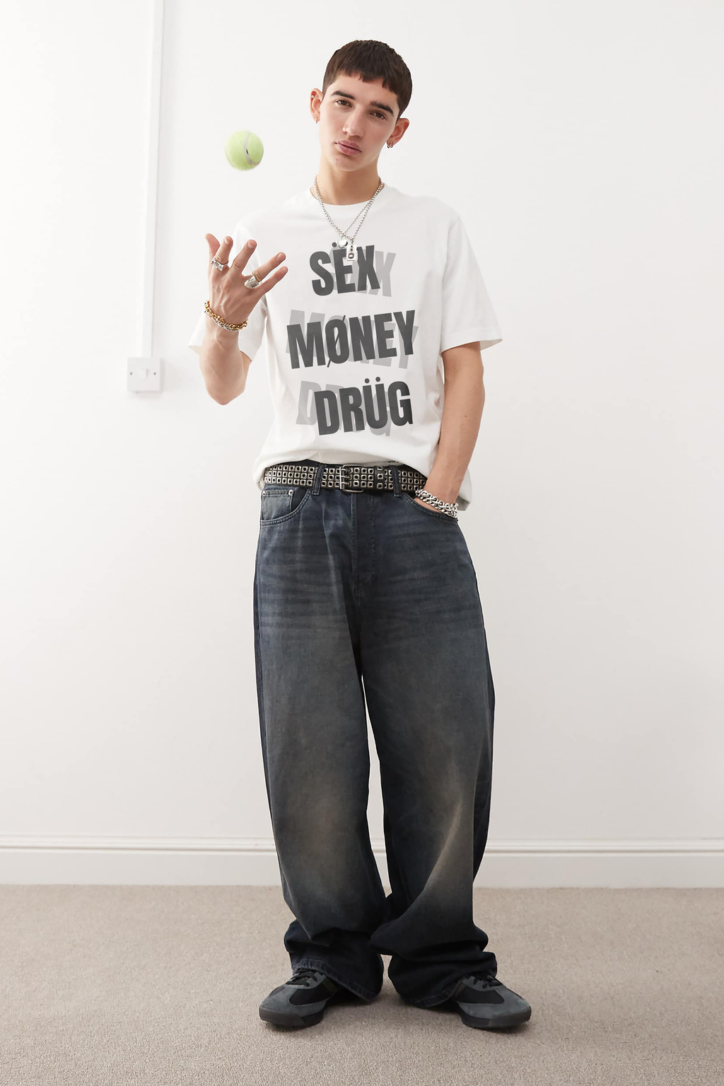 ESSENTIALS OVERSIZED TEE