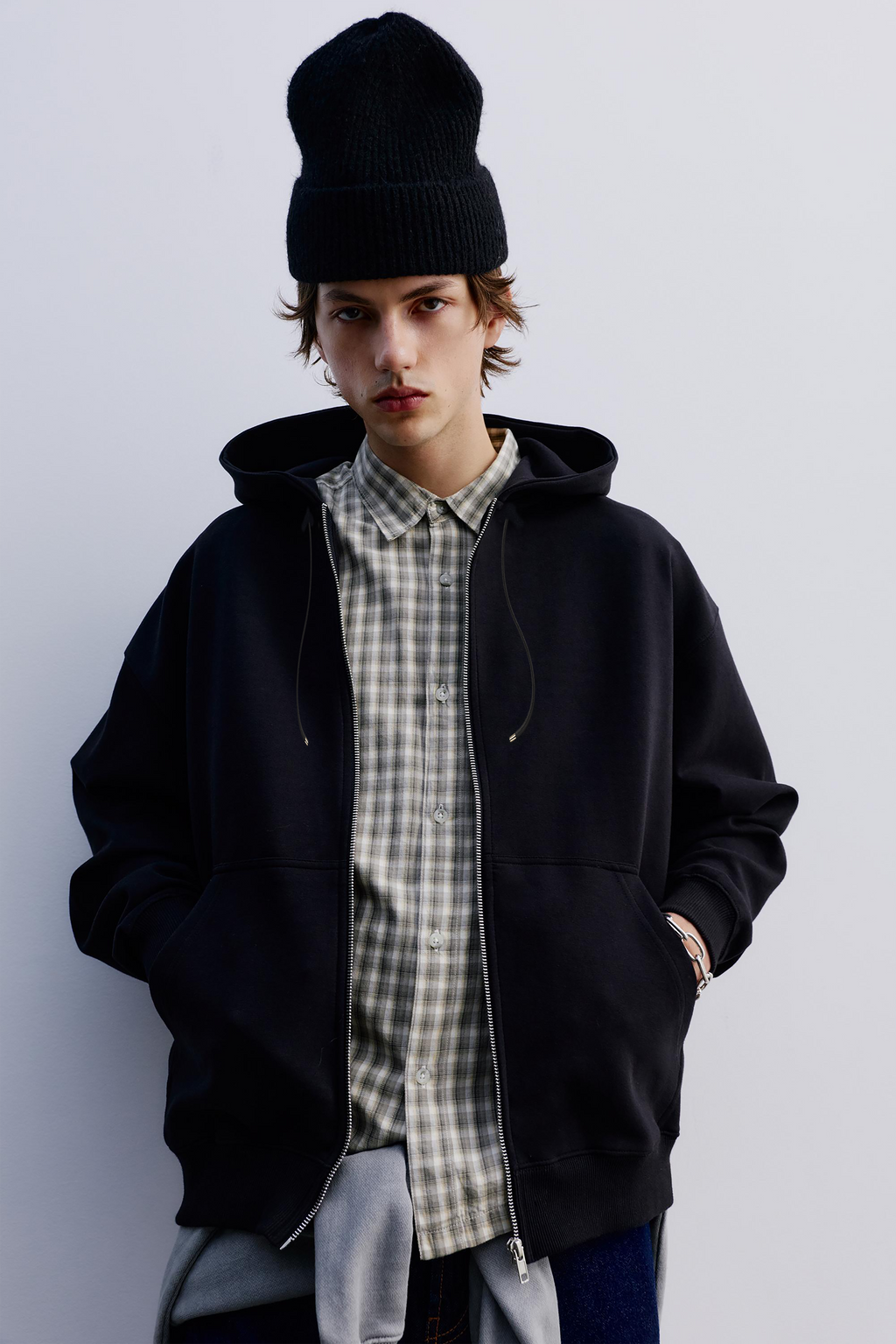 BLACK OVERSIZED ZIP-UP HOODIE