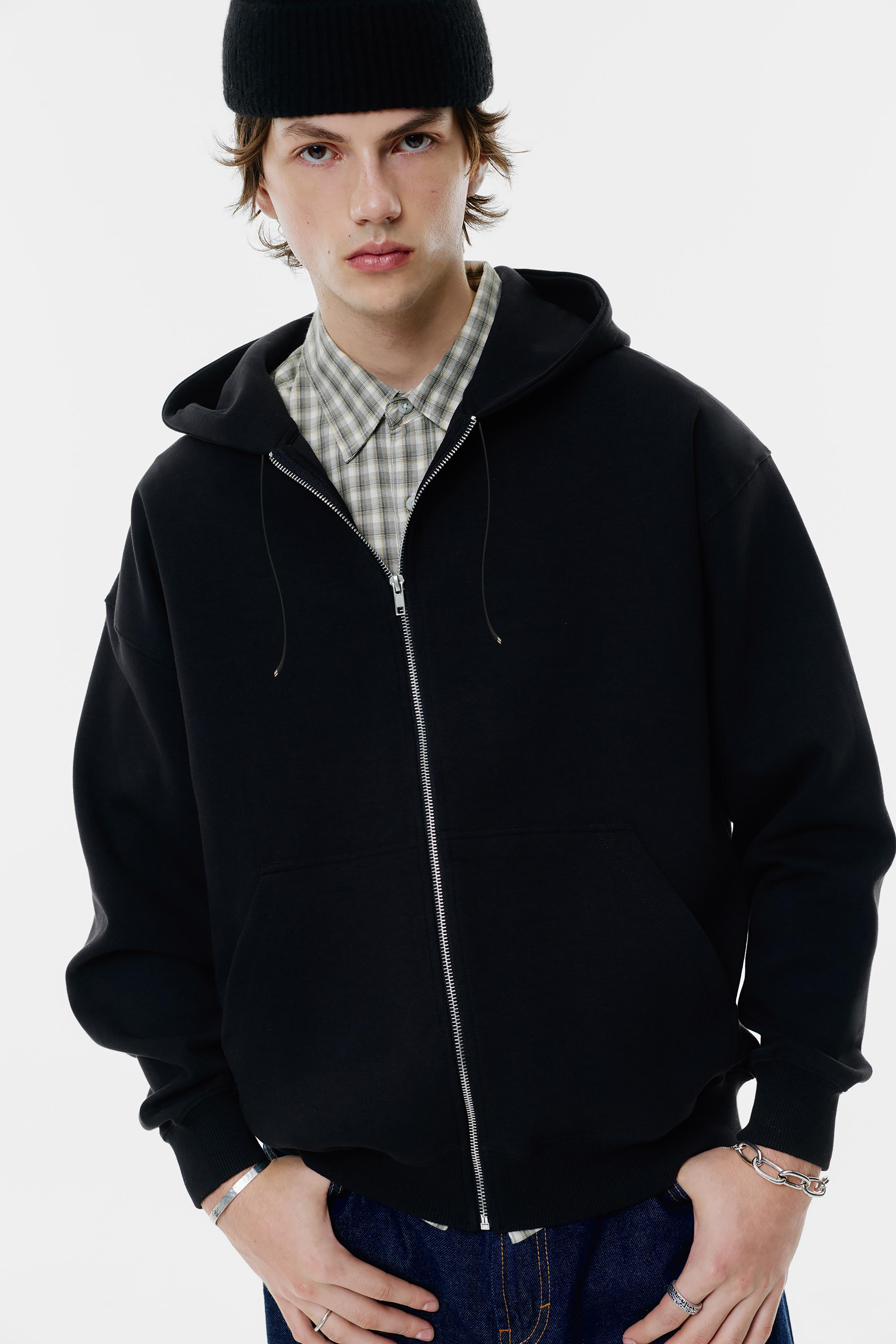 BLACK OVERSIZED ZIP-UP HOODIE