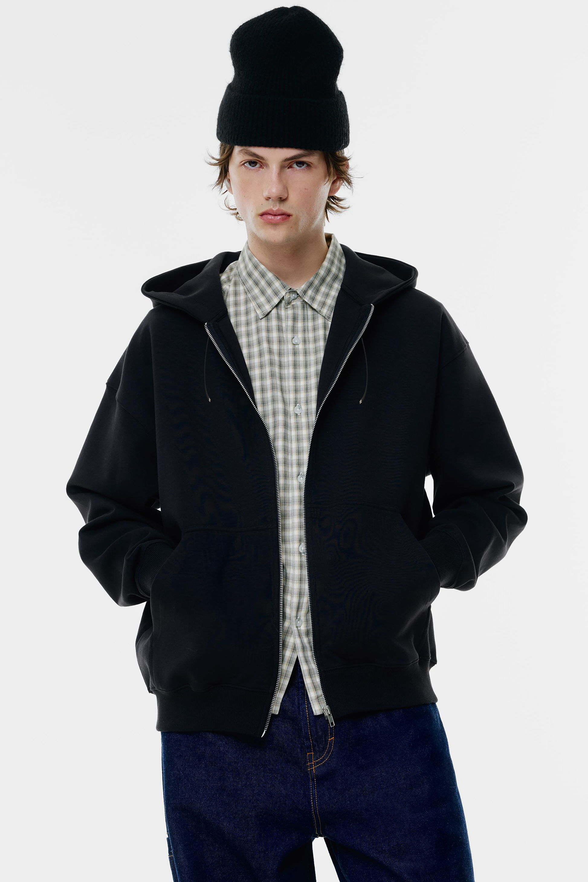 BLACK OVERSIZED ZIP-UP HOODIE