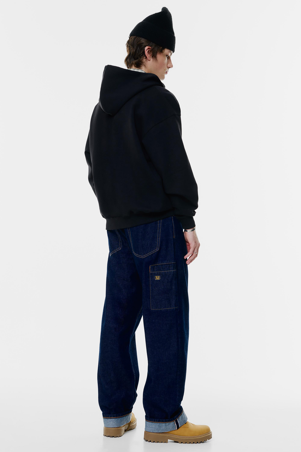 BLACK OVERSIZED ZIP-UP HOODIE